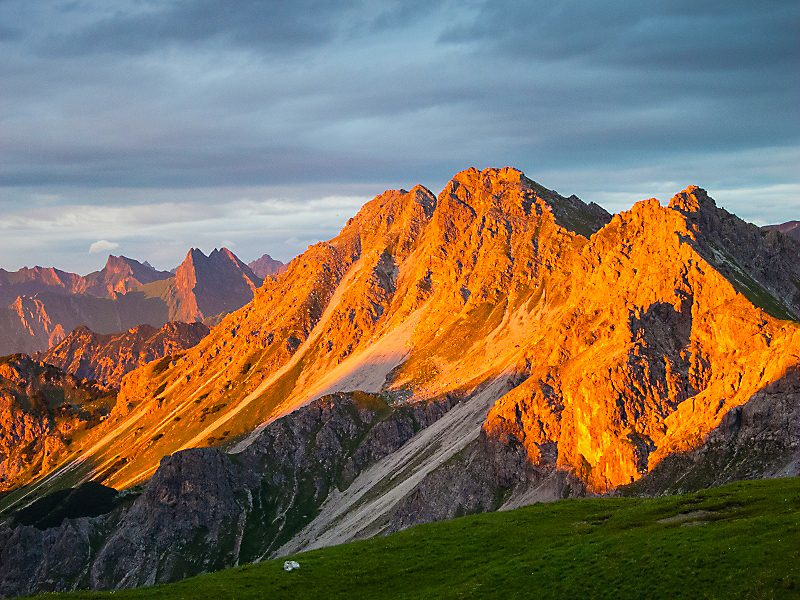 Gebirgslandschaft 50